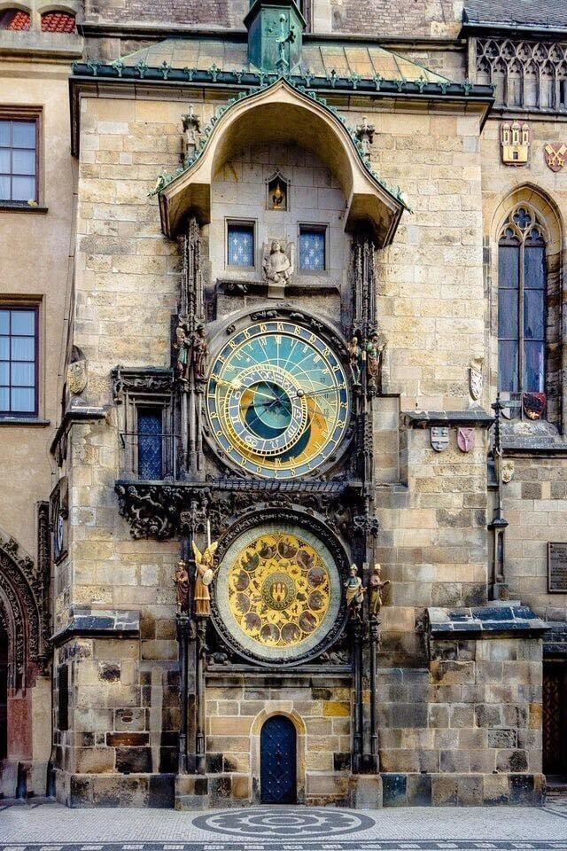 Это самые старые астрологические часы, им 600 лет, Прага