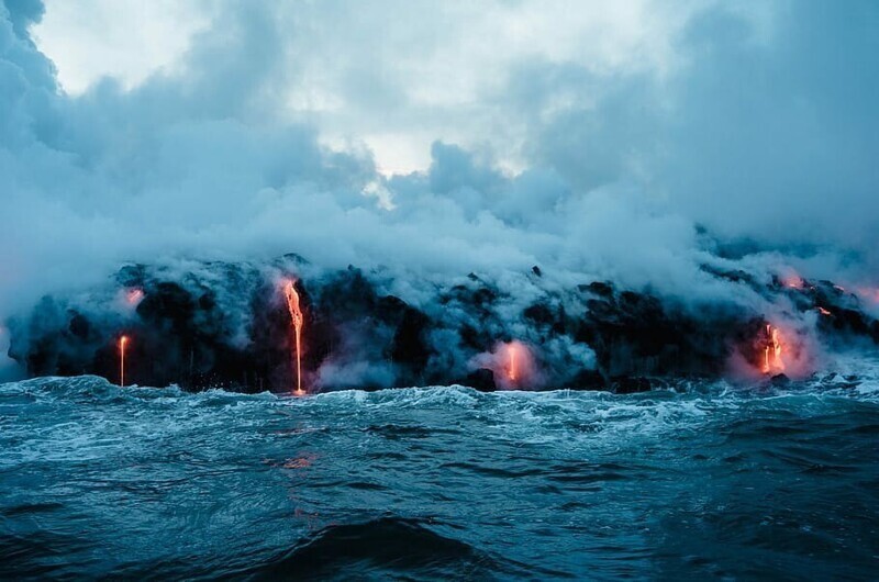 Лава и океан - необычное сочетание