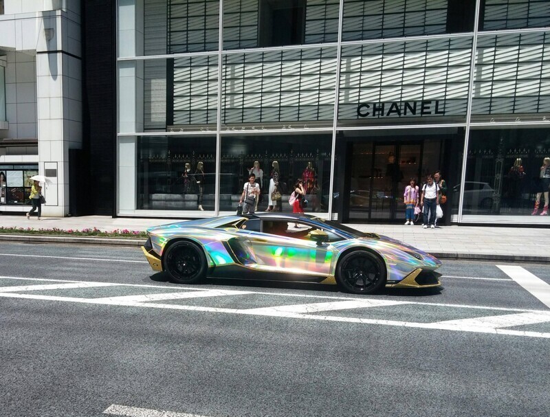 Заметил самую крутую машину, которую я когда-либо видел, в Токио