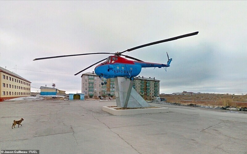 6. Памятник вертолету Ми-4, Воркута, Россия