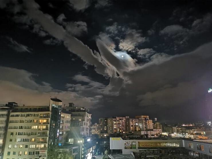 22. Облачная утка в небе над Софией, Болгария