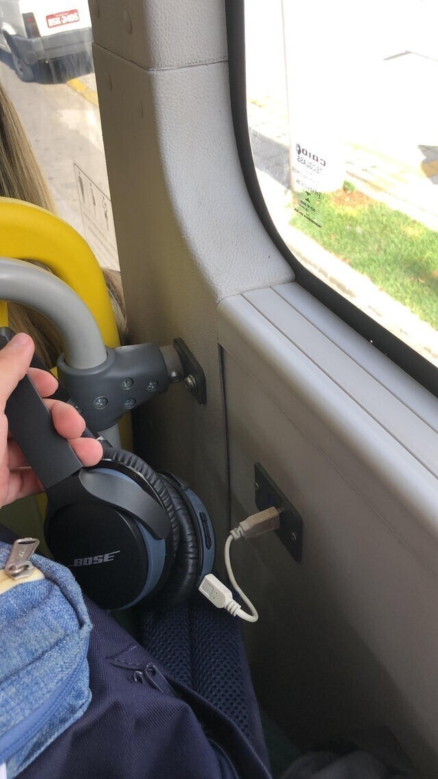 Автобус с USB-зарядными устройствами на каждом сиденье
