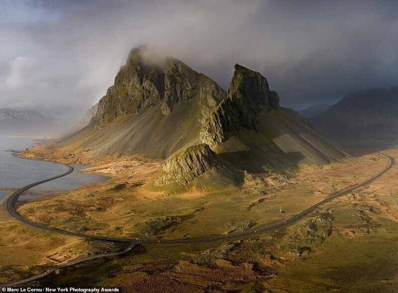 Гора Эйстрахорн в Исландии. Фотограф Marc Le Cornu