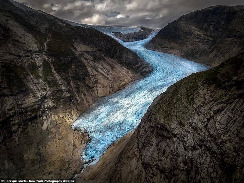 Юстедальсбреен, ледник в Норвегии. Фотограф Henrique Murta