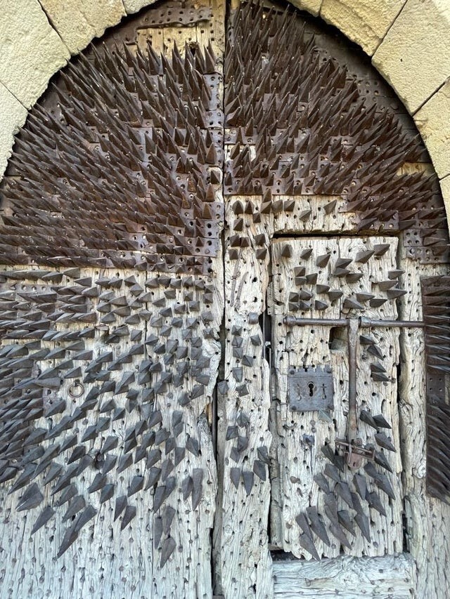 Главные ворота замка Педраса в Испании, 15 век