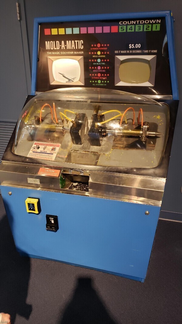 3D- печать из 1960-х: автомат MOLD-A-MATIC, который печатал пластмассовые игрушки на заказ