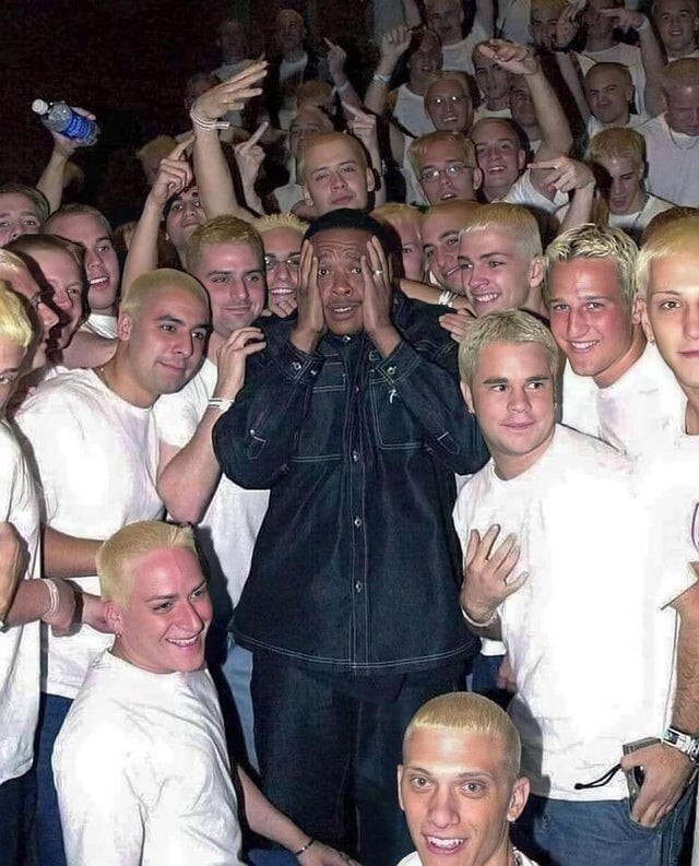 Dr.Dre в окружении клонов Slim Shady