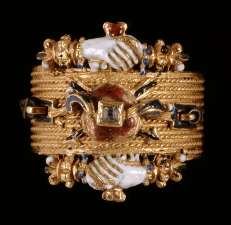 9. Золотое кольцо с эмалью из Венгрии, 1800-е годы, из Британского музея