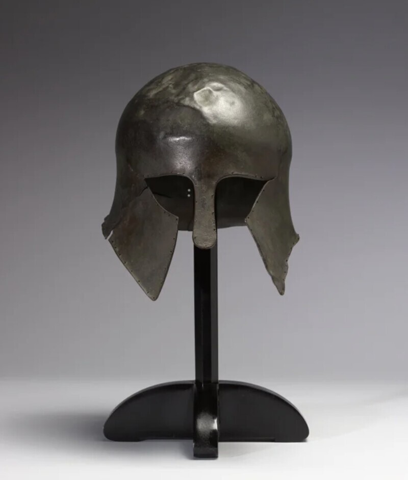 7. Древнегреческий коринфский шлем, ок. 700-500 гг. до н.э.