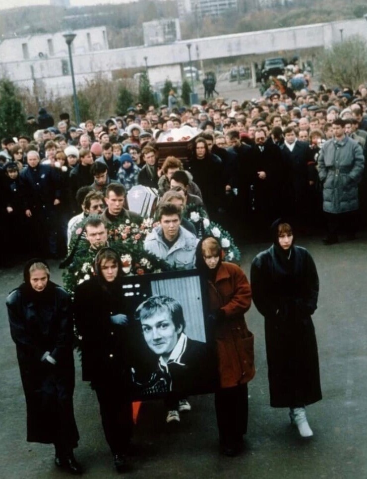 5. Похороны журналиста Дмитрия Холодова. 19 октября 1994 года