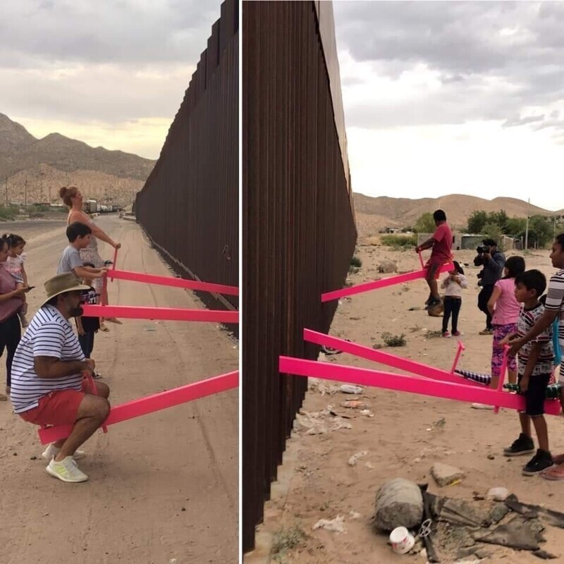 Архитектор по имени Рональд Раэль установил качели между границей США и Мексики, объединив людей с обеих сторон