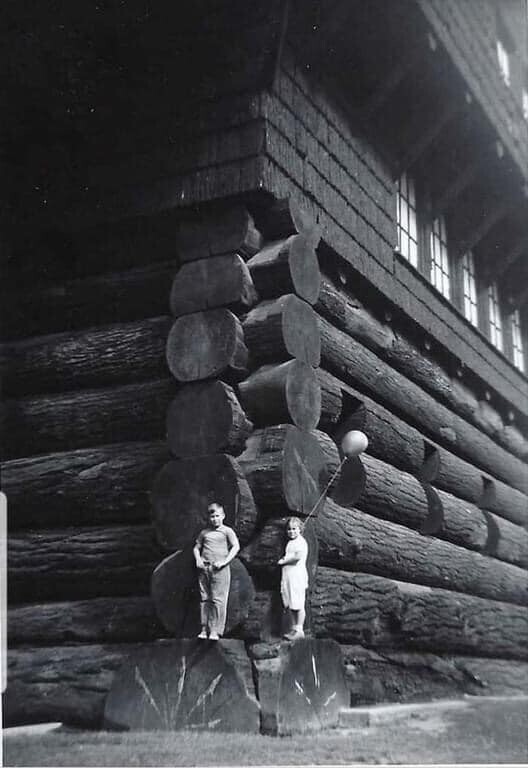 Огромная бревенчатая хижина. Портленд, штат Орегон, США, 1938 год. Построена в 1905 году, сгорела в 1964 году