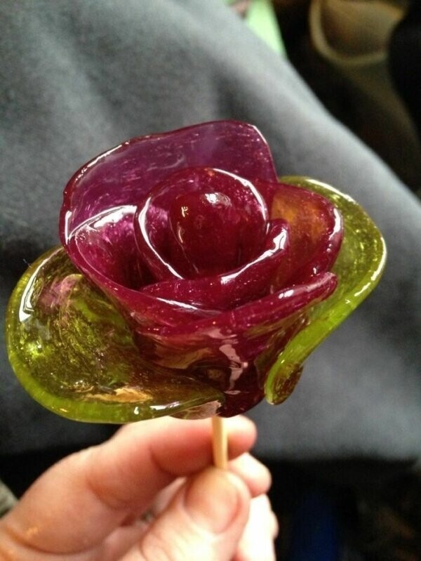 Розы из конфет