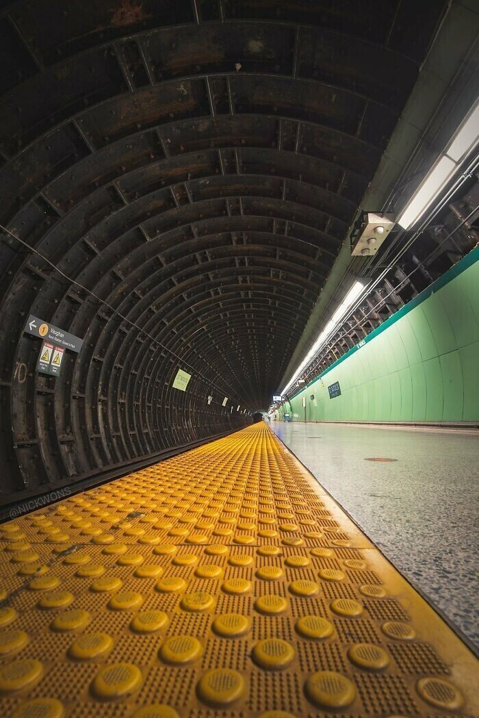 36. Идеальный ракурс для снимка. Станция метро в Торонто