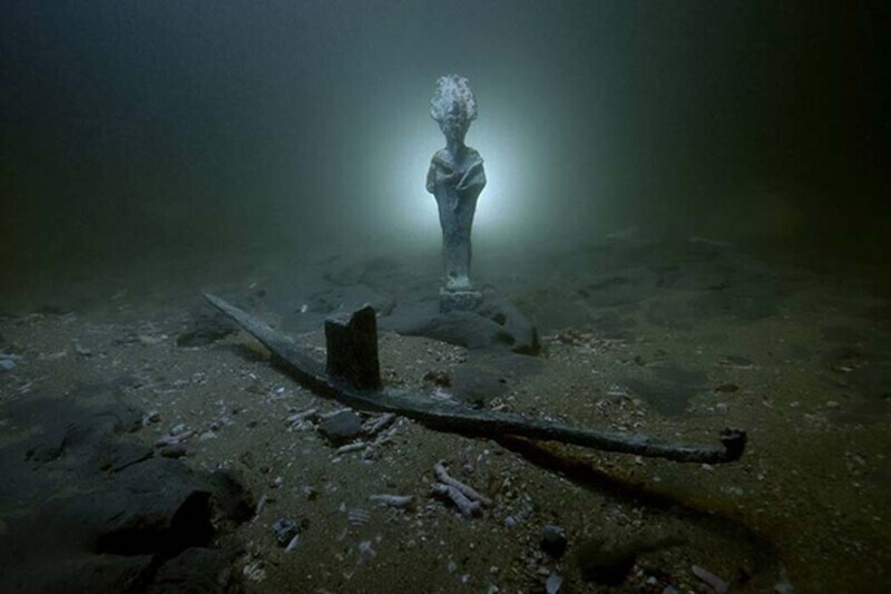 Статуя бога Осириса, обнаруженная на месте древнего затонувшего города Гераклион - Тонис, в дельте Нила