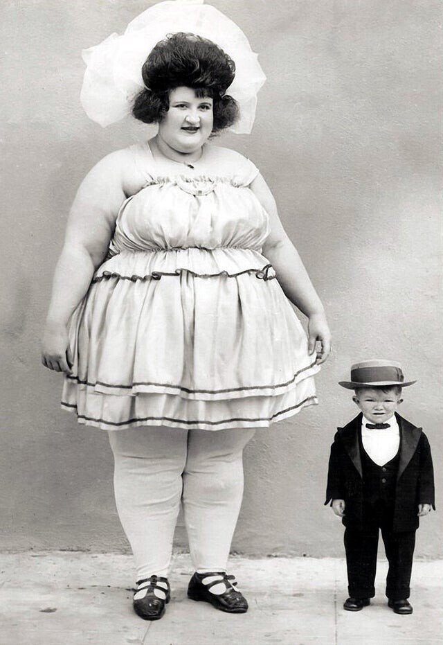 Самый низкий мужчина в мире и самая толстая женщина в мире, 1922 год