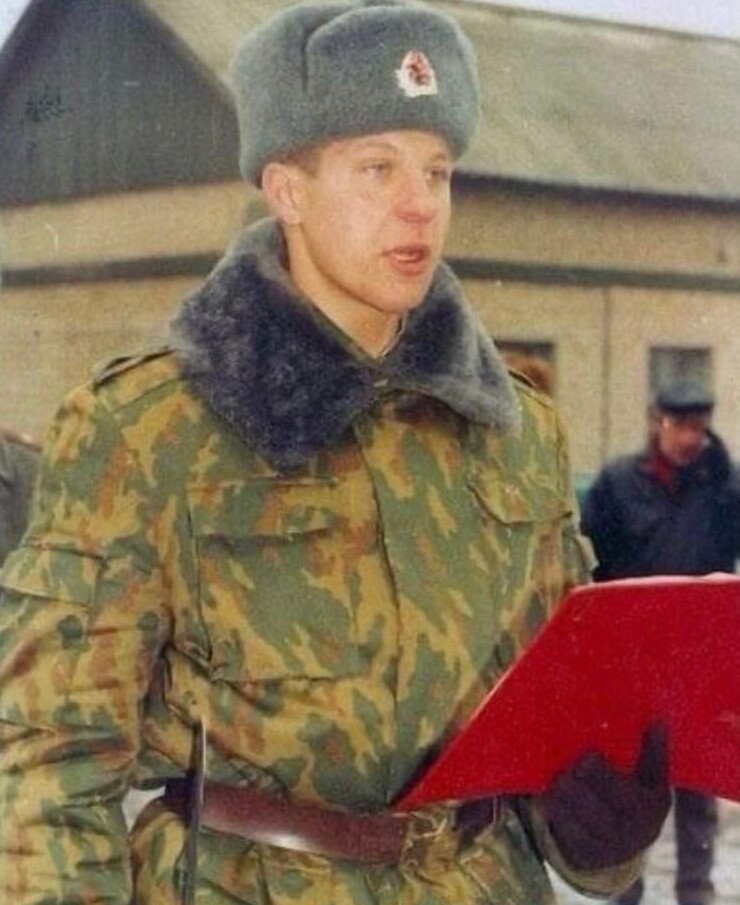 Федор Емельяненко принимает присягу. 1995 год