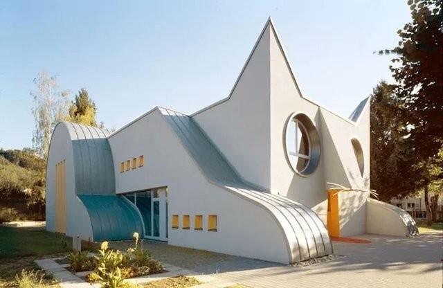 1. Здание детского сада в виде кошки, Германия