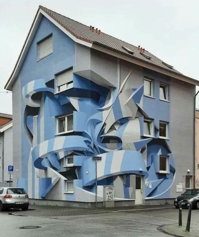 2. Здание в Германии. Это просто граффити с эффектом оптической иллюзии, стены на самом деле прямые