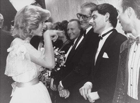 13. «Вы!». Принцесса Диана знакомится с комиком Роуэном Аткинсоном, 1984 год