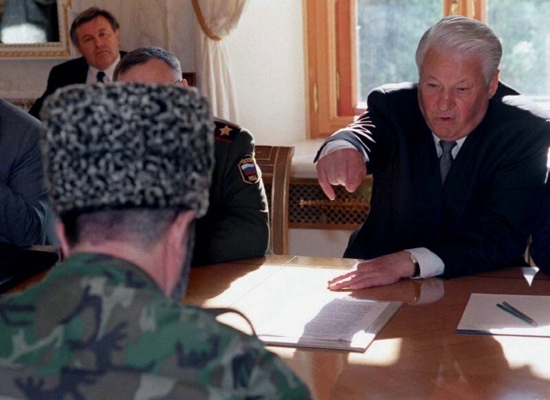 Переговоры Ельцина и чеченского президента Яндарбиева в мае 96-го