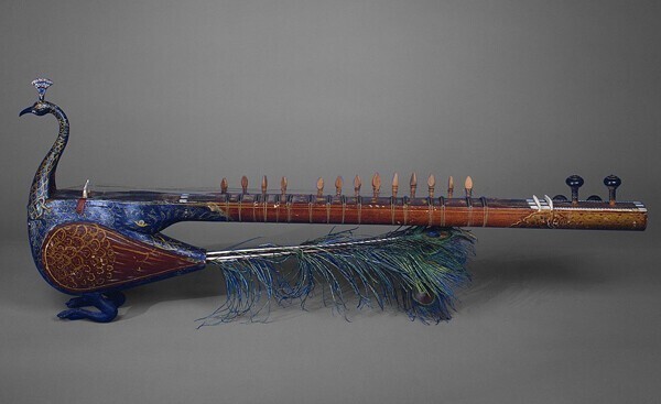 Музыкальный инструмент лютня с павлиньим дизайном, Индия, XIX век