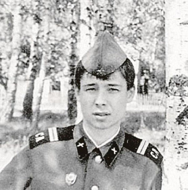Российские знаменитости которые служили в армии