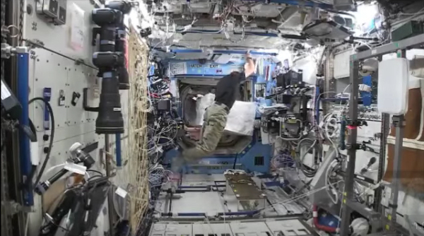 Американский астронавт Скотт Келли разыграл коллег на МСК