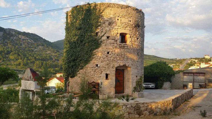 Прекрасный дом в 250-летней башне на острове в Хорватии