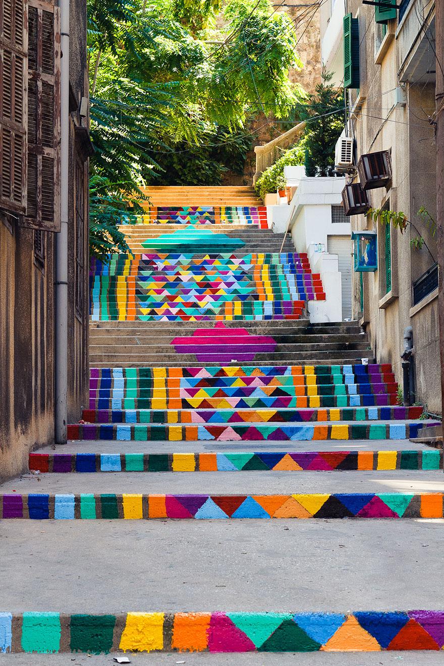 Самые красочные уличные лестницы в мире