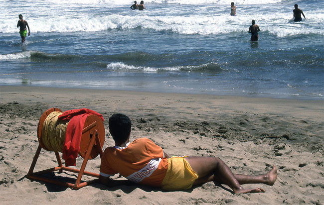 Красивые девушки на пляжах Чили из 80-х