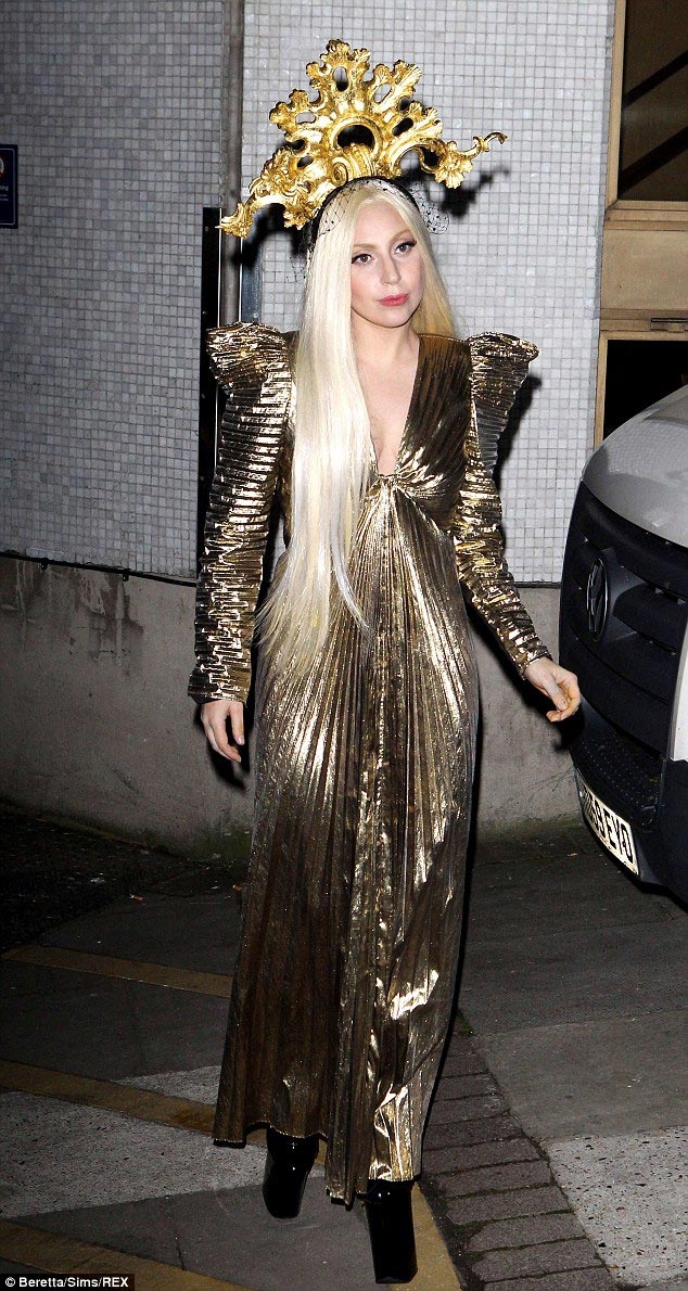 Леди Гага и ее неоднозначные образы, доказывающие, что мода и стиль не знают границ