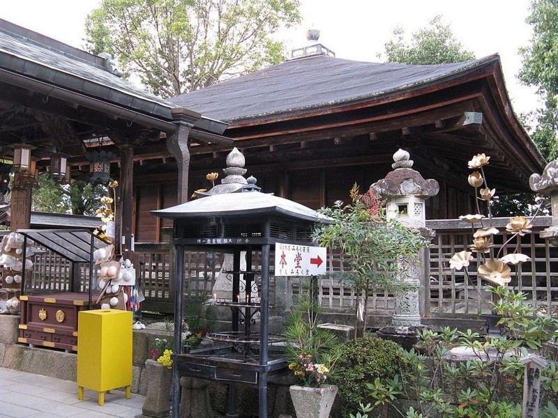 В Японии есть храм, посвященный женской груди, и это прекрасно