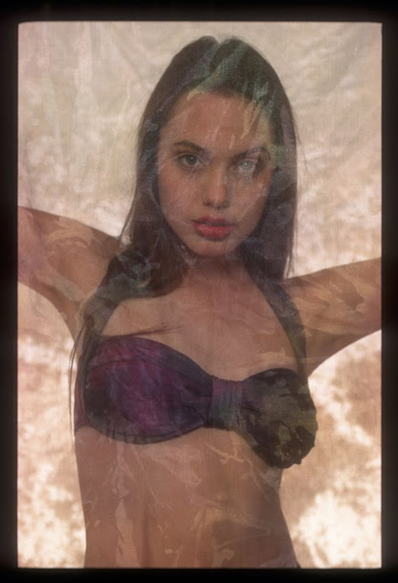 Неизвестные снимки юной Анджелины Джоли