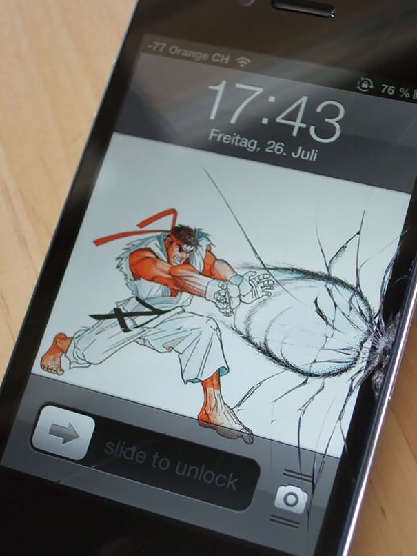 Разбитый экран телефона - это не проблема для креативных людей
