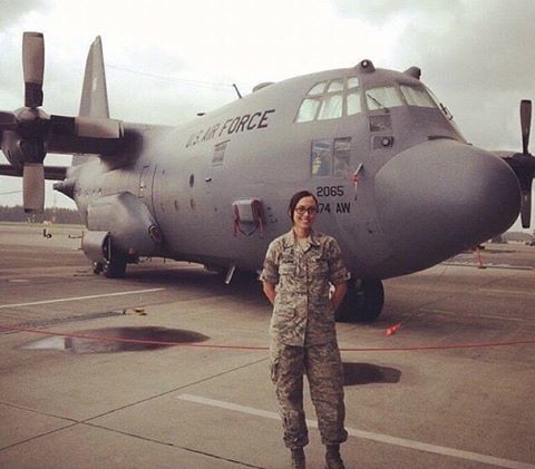 Кэрисса Литтлджон — военнослужащая ВВС США, которая является профессиональной моделью, а также обладает степенью магистра
