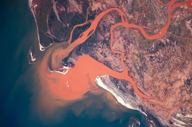 Земля в иллюминаторе: что выкладывают в Instagram российские космонавты