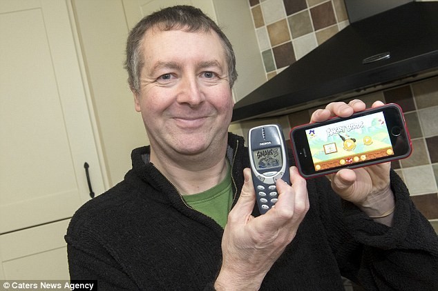 Самый живучий мобильник в Британии: бывший военный уже 17 лет использует телефон Nokia