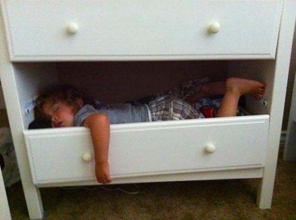 Сон подкрался незаметно: дети, которые могут уснуть где и когда угодно