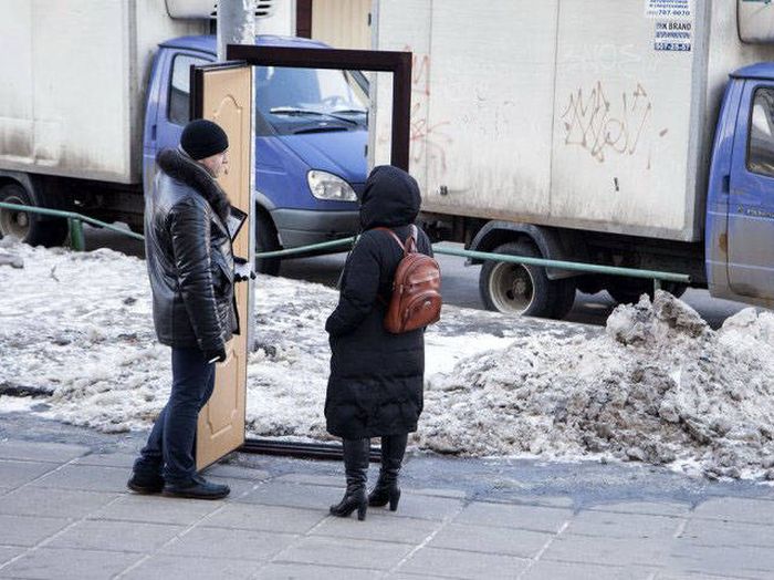 Ты узнаешь ее из тысячи: по столбам, по дворам, по мусору