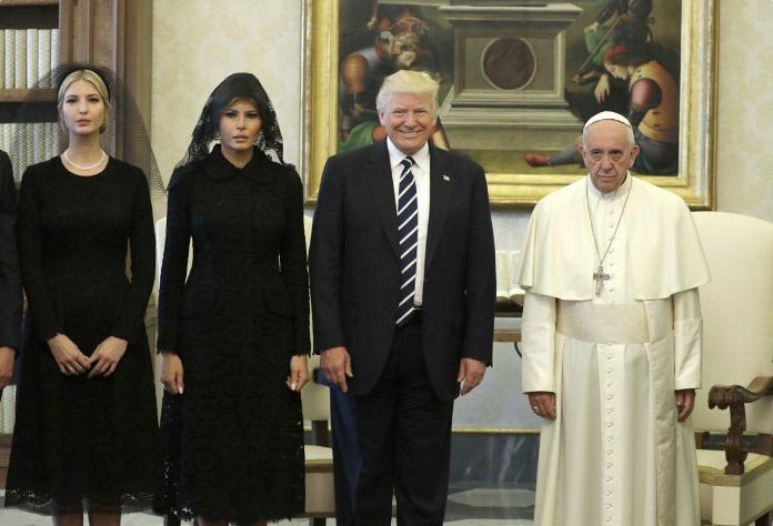 Встречи Дональда Трампа с Папой Римским обернулась шквалом мемов