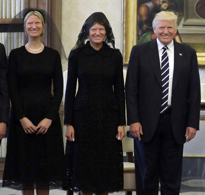 Встречи Дональда Трампа с Папой Римским обернулась шквалом мемов