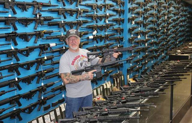 Американец планирует собрать самую большую коллекцию оружия в мире