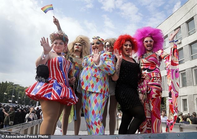 В столице Украины прошел многотысячный гей-парад