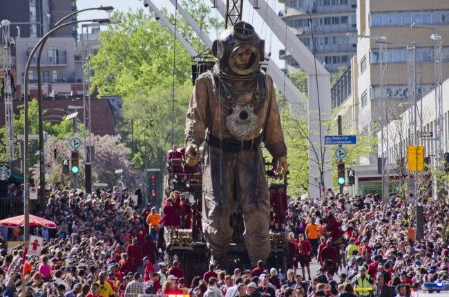 Грандиозный парад гигантских марионеток и 375-я годовщина Монреаля