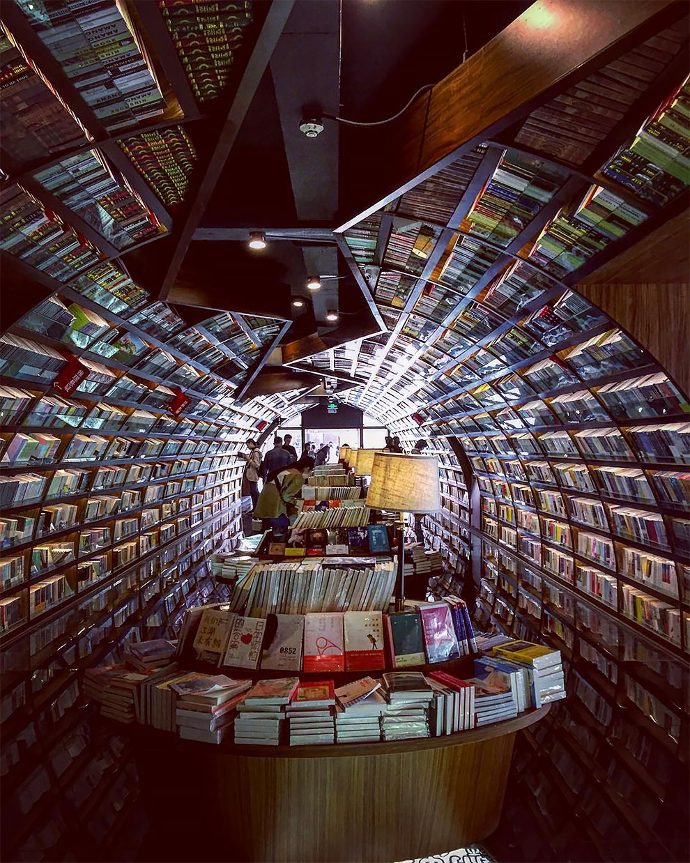 Бесконечный книжный магазин Янчжоу
