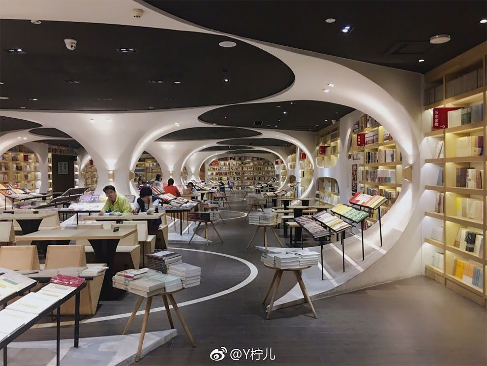 Бесконечный книжный магазин Янчжоу