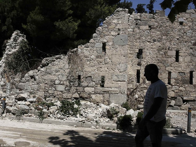 У берегов Турции и Греции произошло землетрясение магнитудой 6,7: есть погибшие и десятки раненых