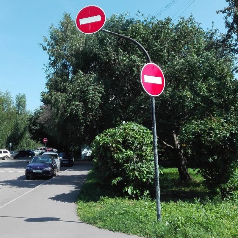 Необычные дорожные знаки, которые призывают к действию, но непонятно к какому