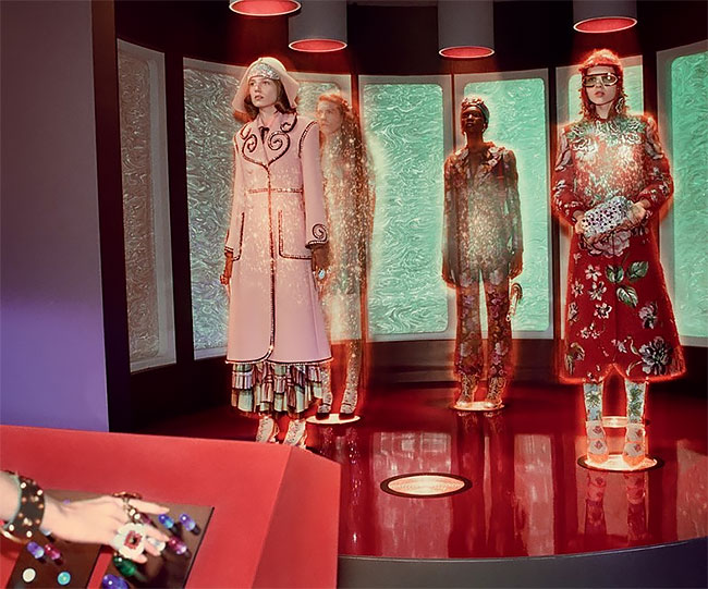 Слишком креативная подача коллекции одежды от Гуччи вдохновленная ретро сай-фай стилем